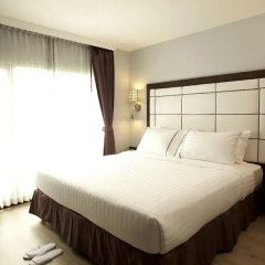 Отель Sukhumvit Suites Люкс