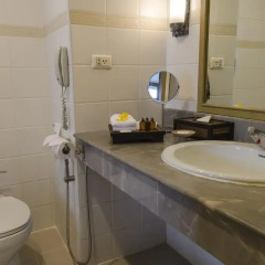 Tarntawan Place Hotel Surawong Bangkok Бангкок ванная