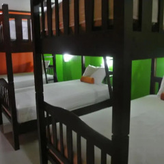 Silla Patong Hostel Кровать в женском общем номере двухъярусные кровати