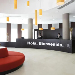 Отель NH Lyon Airport интерьер отеля