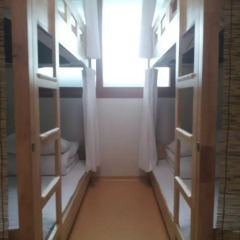 Отель Happytree Guesthouse Кровать в мужском общем номере с двухъярусной кроватью фото 6