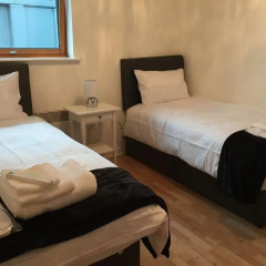 Апартаменты City Center Financial District Three Bedroom Duplex Apartment комната для гостей фото 3
