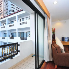 Отель Admiral Suites Sukhumvit 22 By Compass Hospitality Бангкок балкон