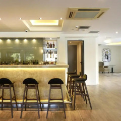 Athens Avenue Hotel гостиничный бар