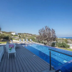 Отель Chloe Luxury Villa бассейн