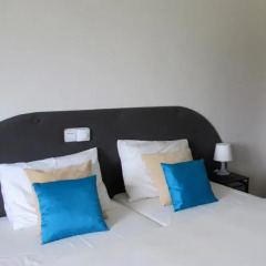 Отель Cheers Guesthouse Улучшенный номер с различными типами кроватей фото 7