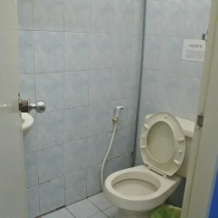 Отель Khaosan Rainbow Hostel Таиланд, Бангкок - отзывы, цены и фото номеров - забронировать отель Khaosan Rainbow Hostel онлайн ванная