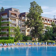 Отель Lotos - Riviera Holiday Resort Болгария, Золотые пески - отзывы, цены и фото номеров - забронировать отель Lotos - Riviera Holiday Resort онлайн бассейн фото 2