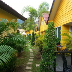 Отель Lemon Tree Naturist Phuket Niharn Beach балкон