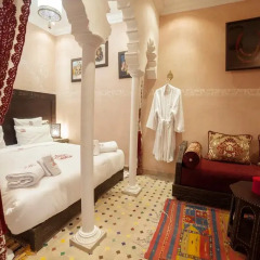 Отель Dar Ikalimo Marrakech 3* Улучшенный номер с двуспальной кроватью