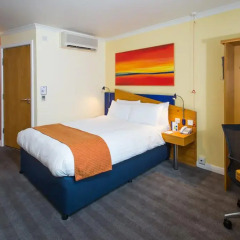 Отель Holiday Inn Express Glasgow City Centre Riverside 3* Стандартный номер с двуспальной кроватью фото 2