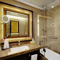 Landmark Premier Hotel 4* Улучшенный номер с различными типами кроватей фото 4