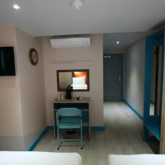 Queens Hotel 3* Улучшенный номер с различными типами кроватей фото 3