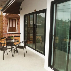 Апартаменты The Seashore Kamala Service Apartment балкон