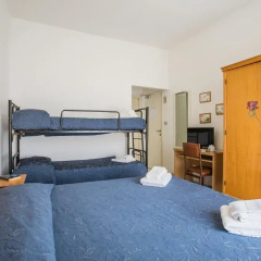 Hotel Nizza 2* Номер с общей ванной комнатой с различными типами кроватей (общая ванная комната) фото 2