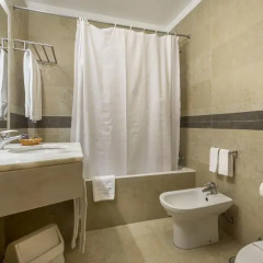 Отель Interpass Vau Hotel Apartamentos Португалия, Портимао - отзывы, цены и фото номеров - забронировать отель Interpass Vau Hotel Apartamentos онлайн ванная