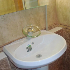 Гостиница On Komsomolskaya Apartment Беларусь, Брест - отзывы, цены и фото номеров - забронировать гостиницу On Komsomolskaya Apartment онлайн ванная