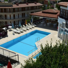 Naturella Hotel & Apart бассейн
