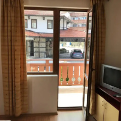 Апартаменты Todorini Kuli Alexander Services Apartments комната для гостей