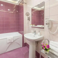 Гостиница Marel Hotel в Санкт-Петербурге 9 отзывов об отеле, цены и фото номеров - забронировать гостиницу Marel Hotel онлайн Санкт-Петербург ванная фото 4