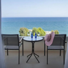 Отель The Royal Apollonia 5* Улучшенный номер с различными типами кроватей фото 2