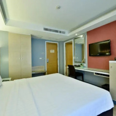 Отель Prestige Suites Bangkok Номер Делюкс фото 4