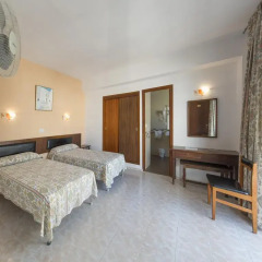 Отель Hostal Cervantes комната для гостей фото 2