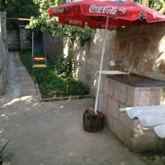 Отель Em&Ri Guest House in Odzun парковка