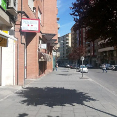 Hotel Pension Mode Lleida Льейда парковка