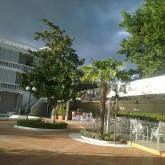 Отель Merlin Park Resort Тирана