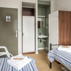 Отель LSE Carr-Saunders Hall 2* Стандартный номер с 2 отдельными кроватями (общая ванная комната) фото 3