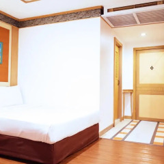 Отель The Bavana Surawong Bangkok 3* Стандартный номер фото 18