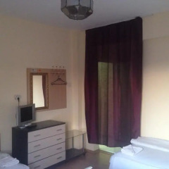 Отель East Gate Guest Rooms удобства в номере