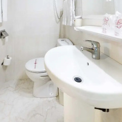 Отель Hostal Ramos Испания, Барселона - отзывы, цены и фото номеров - забронировать отель Hostal Ramos онлайн ванная фото 2