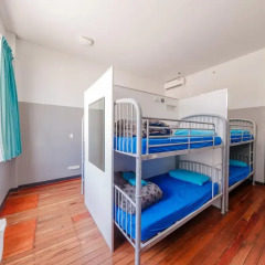 Отель Bunk Backpackers Кровать в общем номере с двухъярусной кроватью фото 13