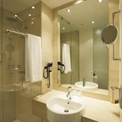 H2 Hotel Berlin Alexanderplatz 2* Стандартный номер с разными типами кроватей фото 7