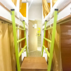 Отель Glur Bangkok Кровать в общем номере двухъярусные кровати фото 12
