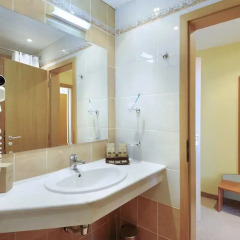 Отель Palm Beach Hotel- All Inclusive Болгария, Золотые пески - отзывы, цены и фото номеров - забронировать отель Palm Beach Hotel- All Inclusive онлайн ванная фото 2