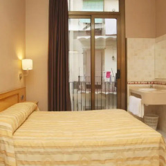 Отель Hostal Nuevo Colon Барселона комната для гостей фото 4