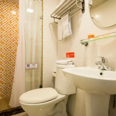 Отель Home Inn Hangzhou Hefang Street Railway Station Metro Station Китай, Ханчжоу - отзывы, цены и фото номеров - забронировать отель Home Inn Hangzhou Hefang Street Railway Station Metro Station онлайн ванная фото 2