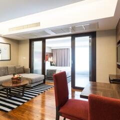 Legacy Suites Hotel Sukhumvit by Compass Hospitality 4* Улучшенный люкс с разными типами кроватей фото 2