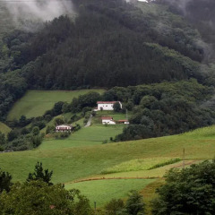 Отель Larraenea Bed And Breakfast Лесака спортивное сооружение
