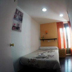 Отель Hostal Rober Стандартный номер с различными типами кроватей фото 6