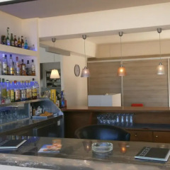 Апартаменты Iraklis Studios & Apartments гостиничный бар