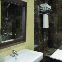 Гостиница Прометей Клуб 4* Улучшенный номер с двуспальной кроватью фото 9