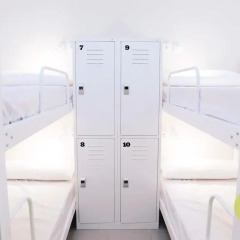 Отель Hola Hostal Eixample Кровать в общем номере с двухъярусной кроватью фото 3