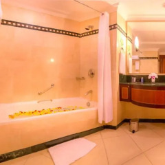 Отель CORNICHE 5* Номер Делюкс фото 5