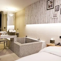 Hotel The Designers Hongdae 3* Люкс с различными типами кроватей фото 13