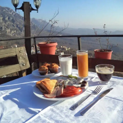 Отель Bar Restaurant Merlika Албания, Kruje - отзывы, цены и фото номеров - забронировать отель Bar Restaurant Merlika онлайн балкон