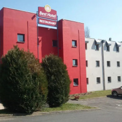 Best Hotel - Montsoult La Croix Verte парковка